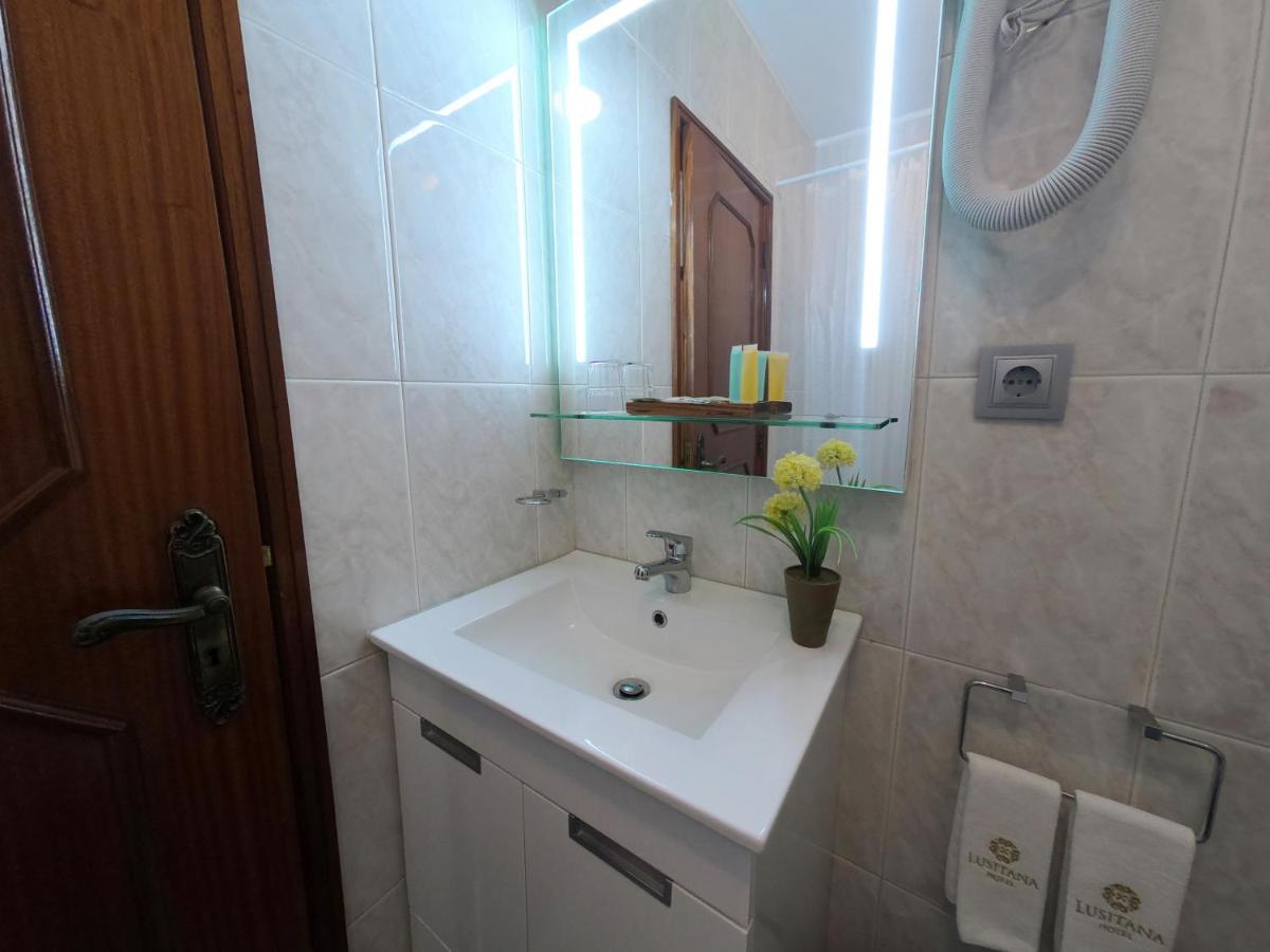 Lusitana Hotel Porto Bagian luar foto